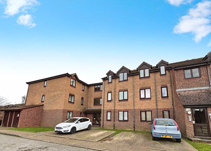 2 Bedroom Flat For Sale In Campernell Close, Brightlingsea, CO7