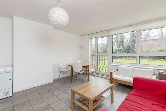 3 Bedroom Flat To Rent In Boundary Road, Dale House, NW8