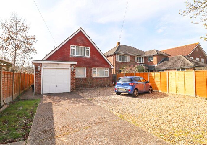 4 Bedroom Detached House For Sale In Victoria Avenue, Hayling Island, PO11