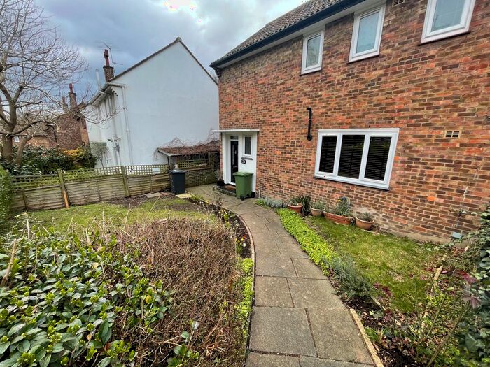 3 Bedroom Semi-Detached House To Rent In Baizdon Road, London, SE3