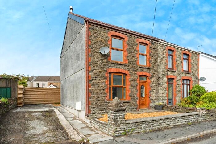 3 Bedroom Semi-Detached House For Sale In Grove Road, Pontardawe, Swansea, Neath Port Talbot, SA8