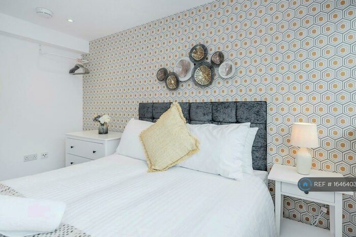 2 Bedroom Flat To Rent In Walker Avenue, Wolverton Mill, Milton Keynes, MK12