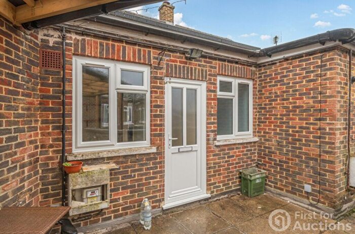 2 Bedroom Maisonette For Sale In The Parade, Caterways, Horsham, RH12