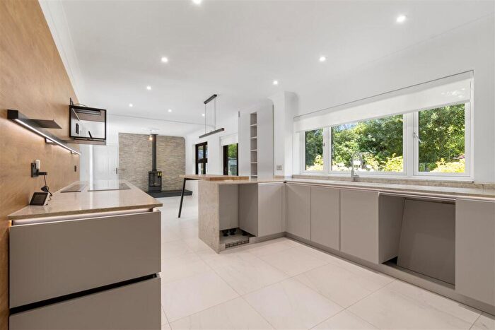 5 Bedroom Detached House To Rent In Endwood Drive, Sutton Coldfield, B74
