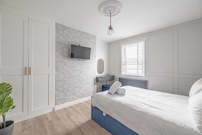 2 Bedroom Terraced House To Rent In Victoria Street, Windsor, SL4