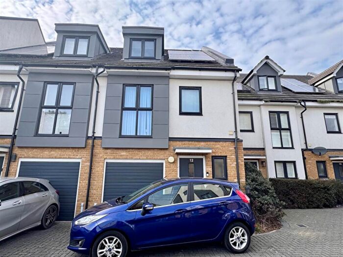 3 Bedroom Terraced House To Rent In Brookside Crescent, Westcliff-On-Sea, SS0