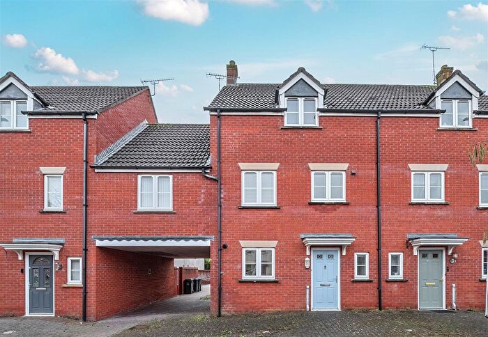 4 Bedroom Semi Detached House For Sale In Osmund Road, Devizes, SN10