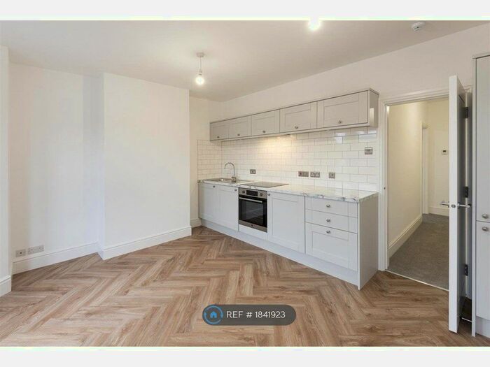 2 Bedroom Flat To Rent In St. Johns Lane, Bristol, BS3