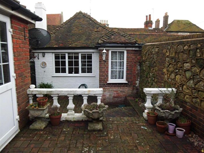 2 Bedroom Flat To Rent In High Street, Hythe, CT21