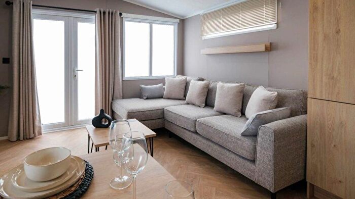 2 Bedroom Park Home For Sale In Glendale Holiday Park, CA7