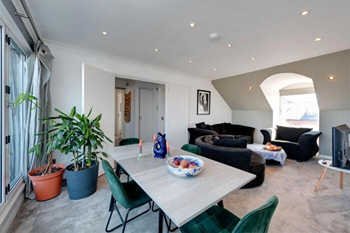 3 Bedroom Flat To Rent In Adamson Road, Belsize Park, NW3