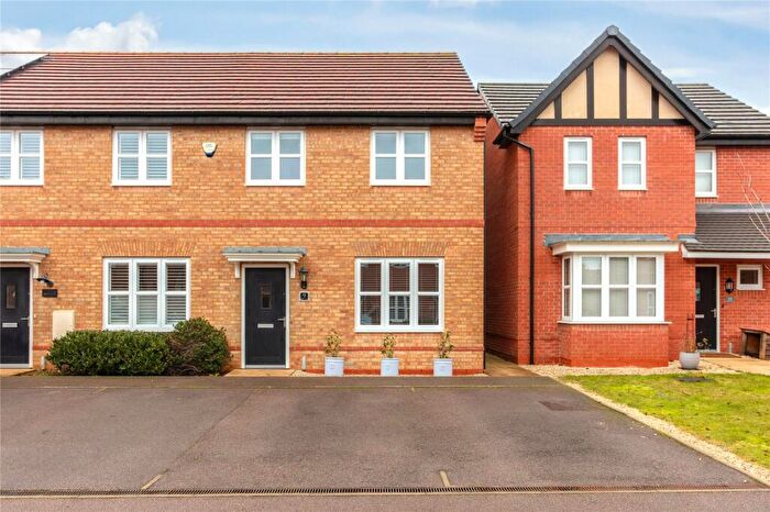 3 Bedroom End Of Terrace House For Sale In Rosebay Close, Ampthill, Bedfordshire, MK45