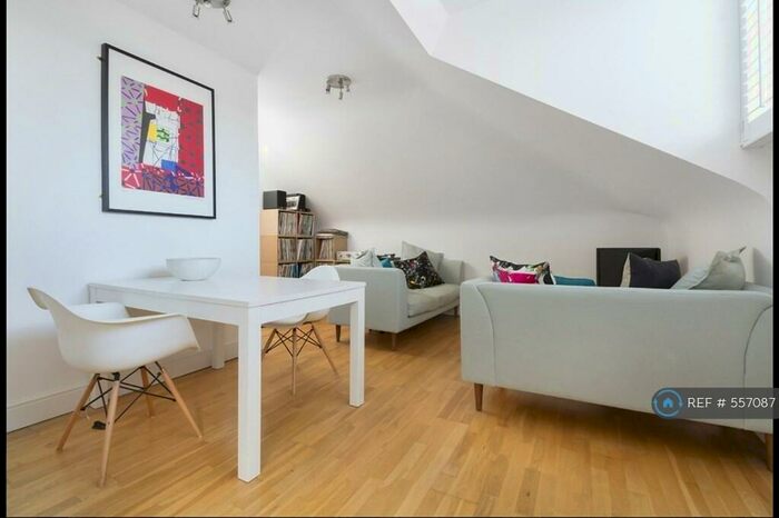 2 Bedroom Flat To Rent In Thurlow Park Road, London, SE21