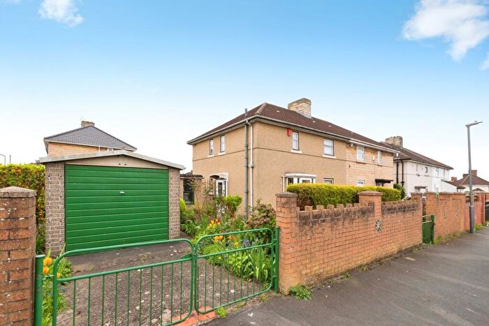 3 Bedroom Semi Detached House For Sale In Meadow Vale, Bristol, Somerset, BS5