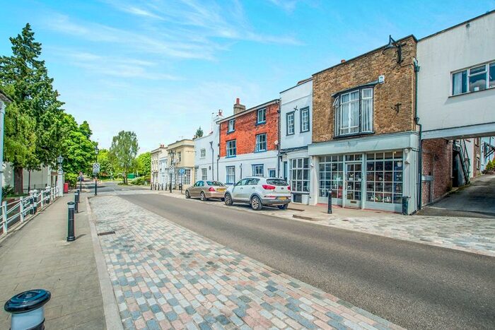 2 Bedroom Flat To Rent In High Street, Hemel Hempstead, Hertfordshire, HP1