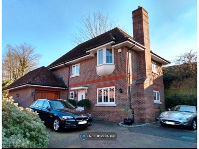 3 Bedroom Detached House To Rent In Grosvenor Mews, Epsom, KT18