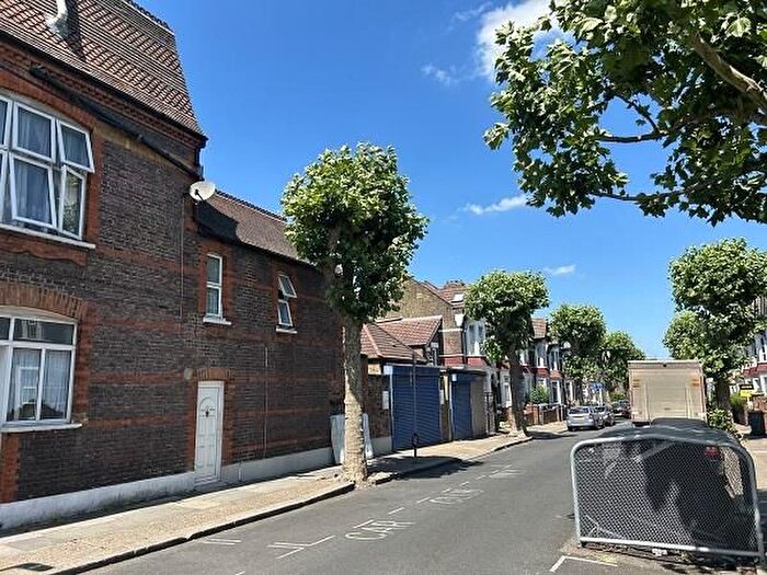 1 Bedroom Flat To Rent In Park Parade, Harlesden, NW10