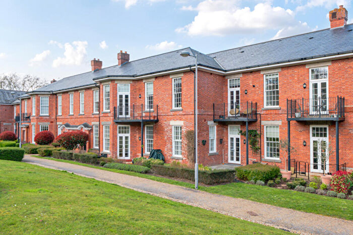 2 Bedroom Flat For Sale In Glanville Way, Epsom, KT19