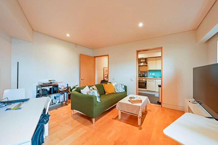 1 Bedroom Flat To Rent In Britton Street, Clerkenwell, London, EC1M