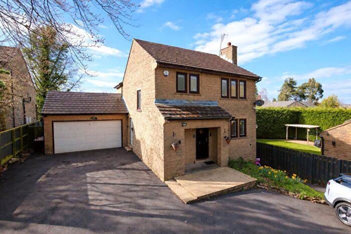 3 Bedroom Detached House For Sale In Cromwell Court, Bradford, BD9