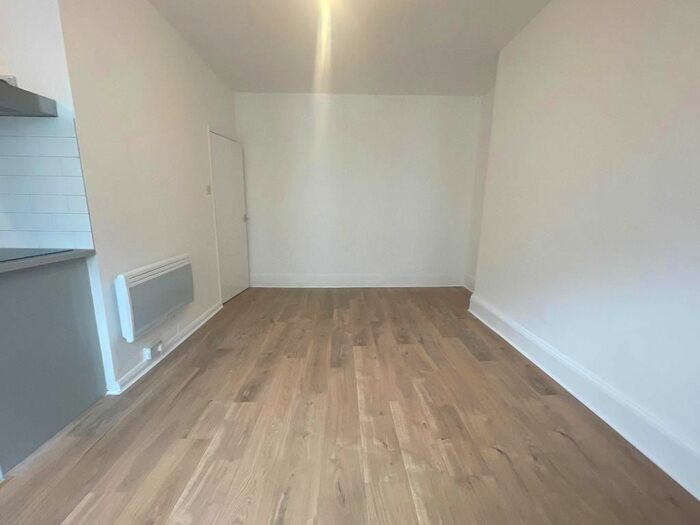 1 Bedroom Flat To Rent In Queens Road, Brighton, BN1