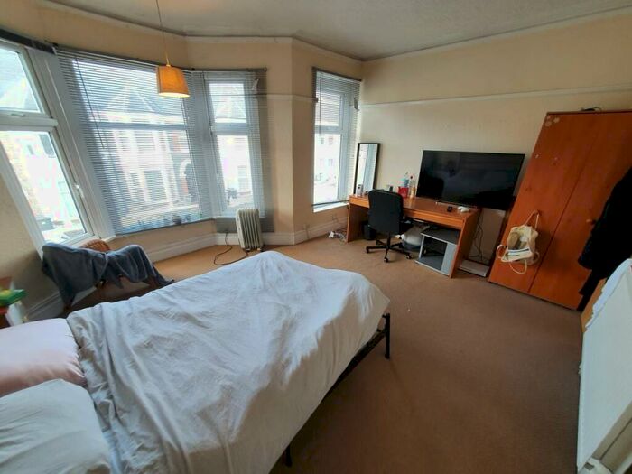 5 Bedroom House To Rent In Mackintosh Place, Roath, Cardiff, CF24