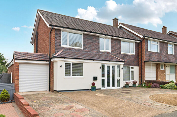 4 Bedroom Semi Detached House For Sale In Mead Way, Bromley, Kent, BR2