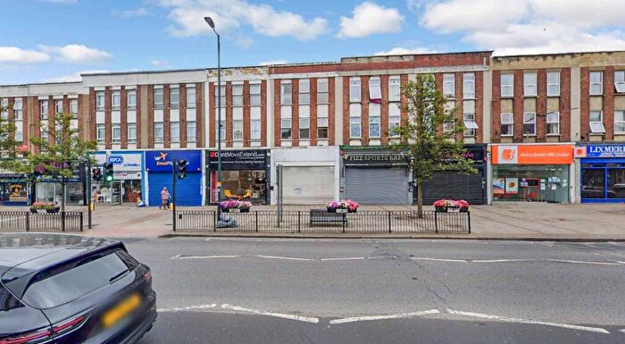 2 Bedroom Flat To Rent In Drayton Waye, Kenton, Harrow, HA3