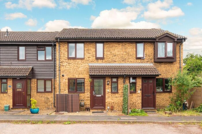 2 Bedroom Property For Sale In Tanners Close, Walton-On-Thames, KT12