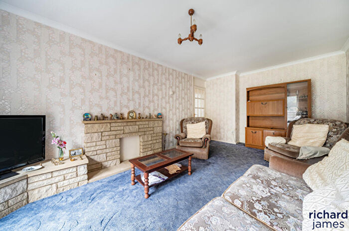 2 Bedroom Detached Bungalow For Sale In Ashburnham Close, Freshbrook, Swindon, SN5