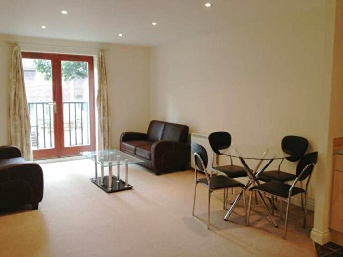 2 Bedroom Flat To Rent In Vivian Court, Vivian Avenue, Nottingham, Nottinghamshire, NG5