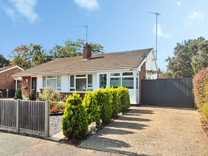 2 Bedroom Bungalow For Sale In York Road, Ash, Surrey, GU12