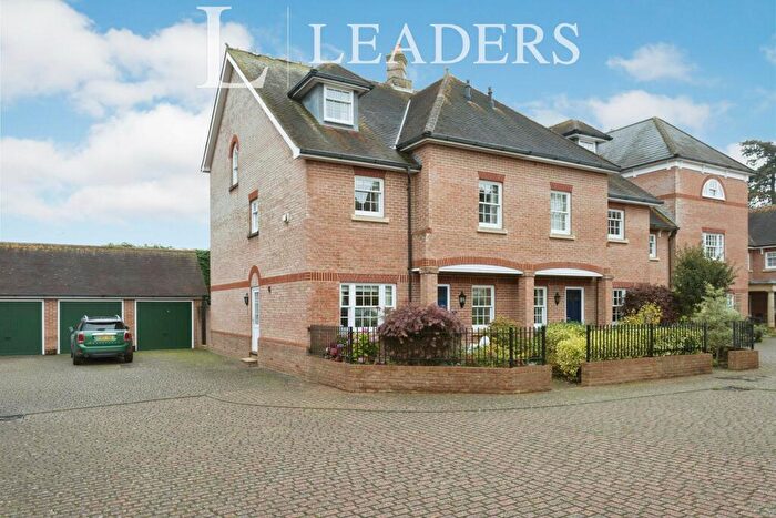 3 Bedroom End Of Terrace House To Rent In Springfield Park, Horsham, RH12