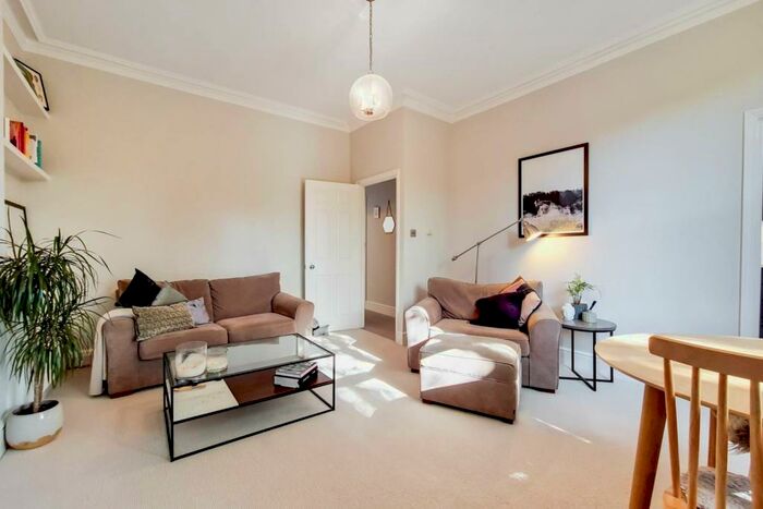 1 Bedroom Flat To Rent In Boundaries Road, Balham, London, SW12