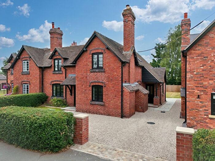 3 Bedroom Semi-Detached House For Sale In Wellington Road, Muxton, Telford, Shropshire, TF2