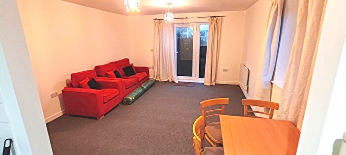 1 Bedroom Flat To Rent In Chamberlain Close, Ilford, Essex, IG1