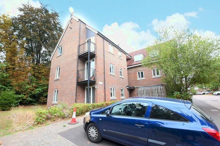 1 Bedroom Flat To Rent In Blossom Road, St. Peters Hill, Caversham, Berkshire, RG4