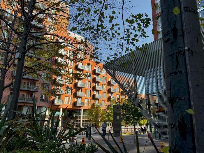 1 Bedroom Flat To Rent In Watermans Place, Wharf Approach, Leeds, LS1