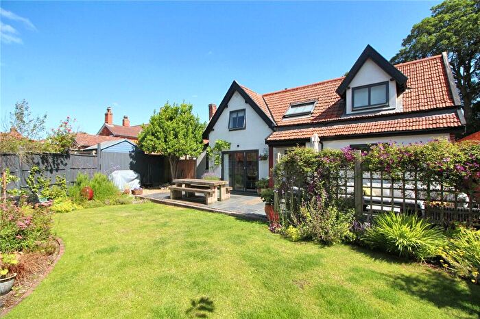 4 Bedroom Link Detached House For Sale In The Street, Hempnall, Norwich, Norfolk, NR15