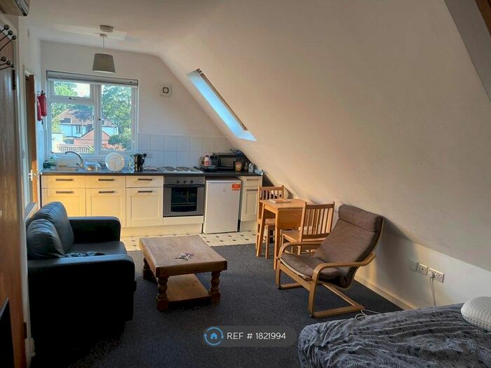 Studio To Rent In Brentmead Place, London, NW11