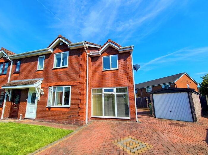 4 Bedroom Semi-Detached House To Rent In Neapsands Close, Preston, PR2