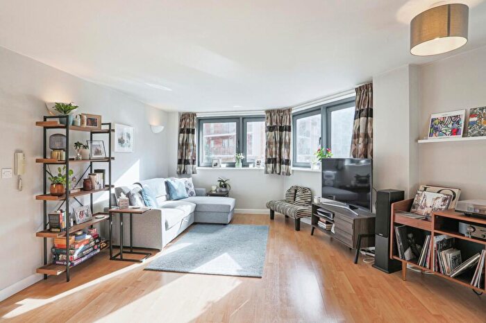 2 Bedroom Flat For Sale In City Walk, Leeds, West Yorkshire, LS11