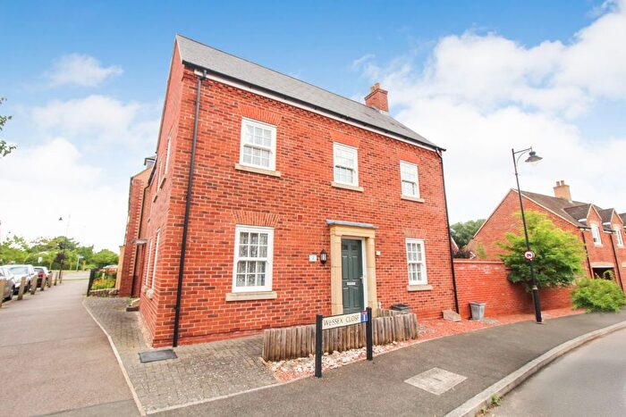 3 Bedroom Semi-Detached House To Rent In Wessex Close, Great Denham, Bedford, MK40