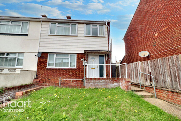 3 Bedroom Semi-Detached House For Sale In Stonewood, Dartford, DA2