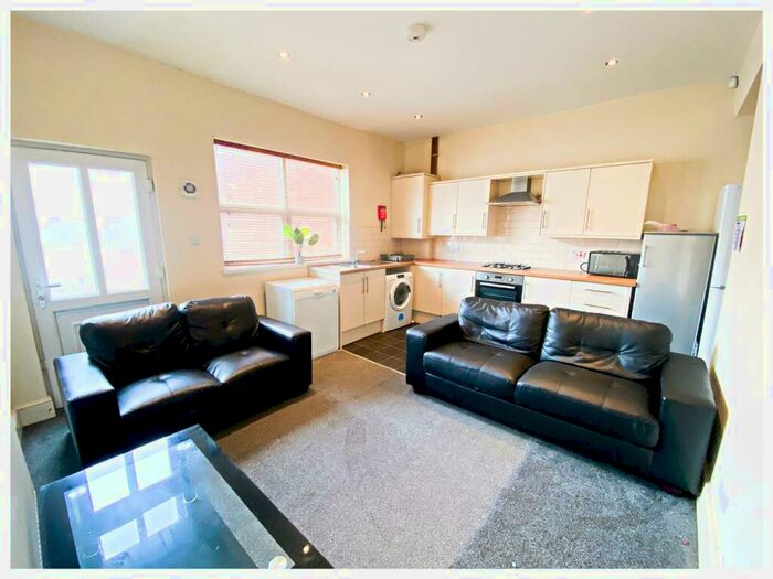 5 Bedroom Terraced House To Rent In Club Garden Road, S11
