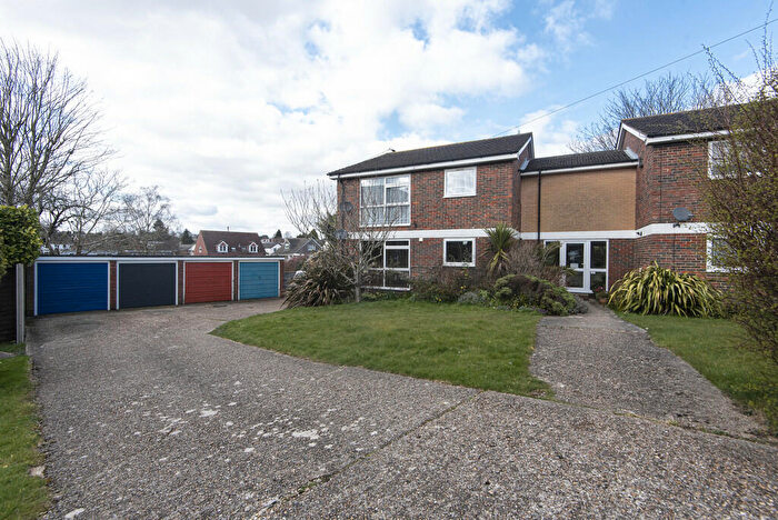 2 Bedroom Apartment For Sale In Claire Gardens, Clanfield, PO8