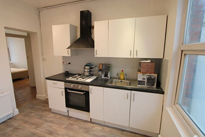 2 Bedroom Flat To Rent In London, SW16