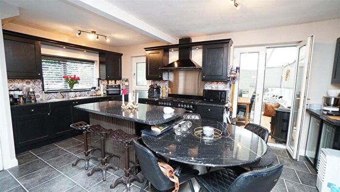 3 Bedroom Semi-Detached House For Sale In Pellon Terrace, Idle/Thackley Bradford, BD10