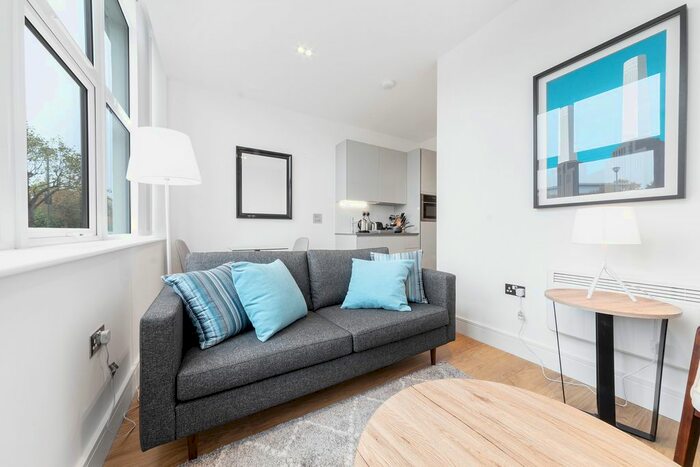 Studio To Rent In Laporte Way, Luton, Bedfordshire, LU4