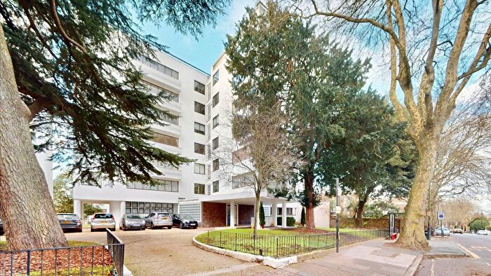 2 Bedroom Flat To Rent In North Hill, Highgate, N6